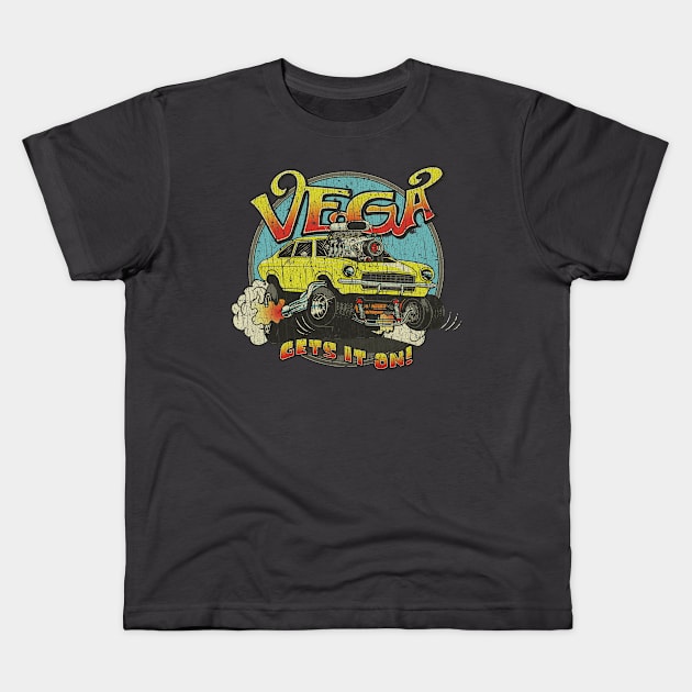 Muscle Vega Gets It On 1971 Kids T-Shirt by JCD666